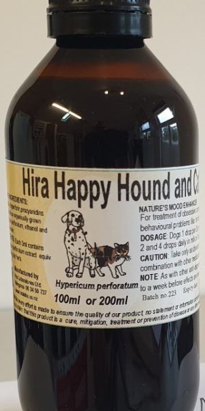 An amber bottle contains 200ml of St John's Wort flower extract